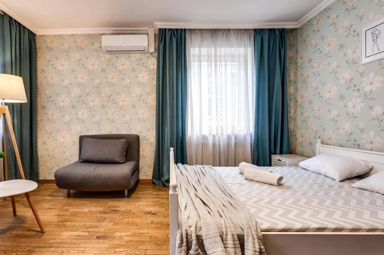 Apartamenty On Knyazya Romana Львів Екстер'єр фото