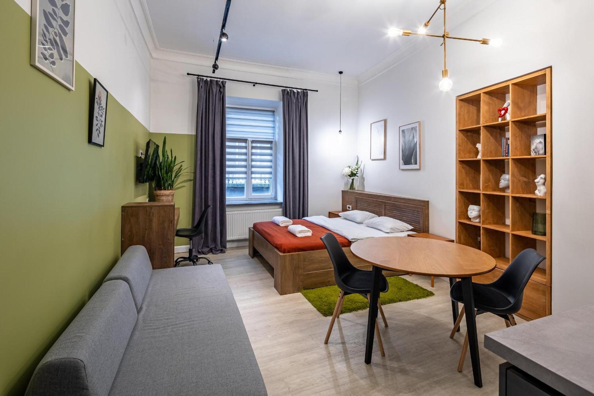 Apartamenty On Knyazya Romana Львів Екстер'єр фото