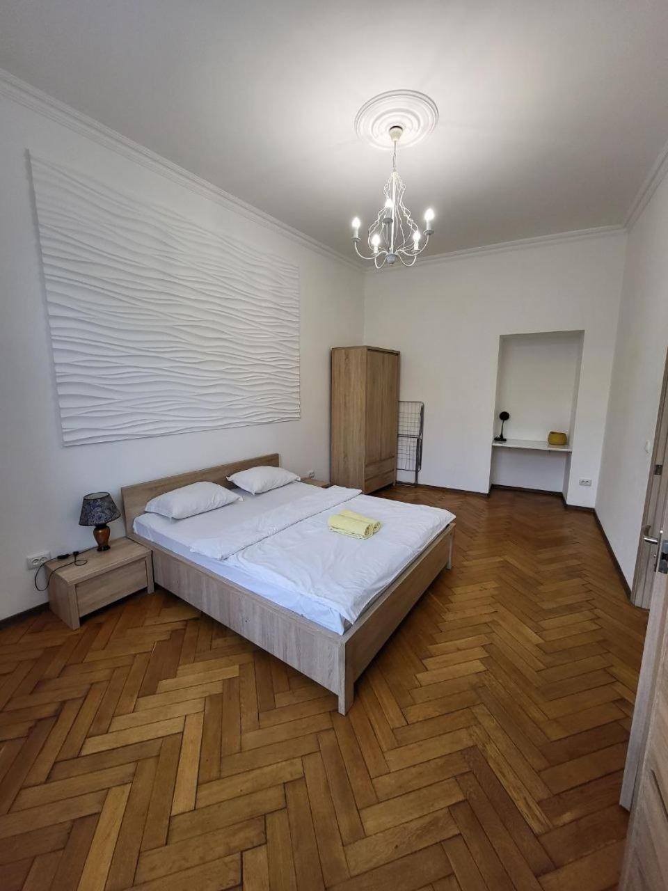 Apartamenty On Knyazya Romana Львів Екстер'єр фото