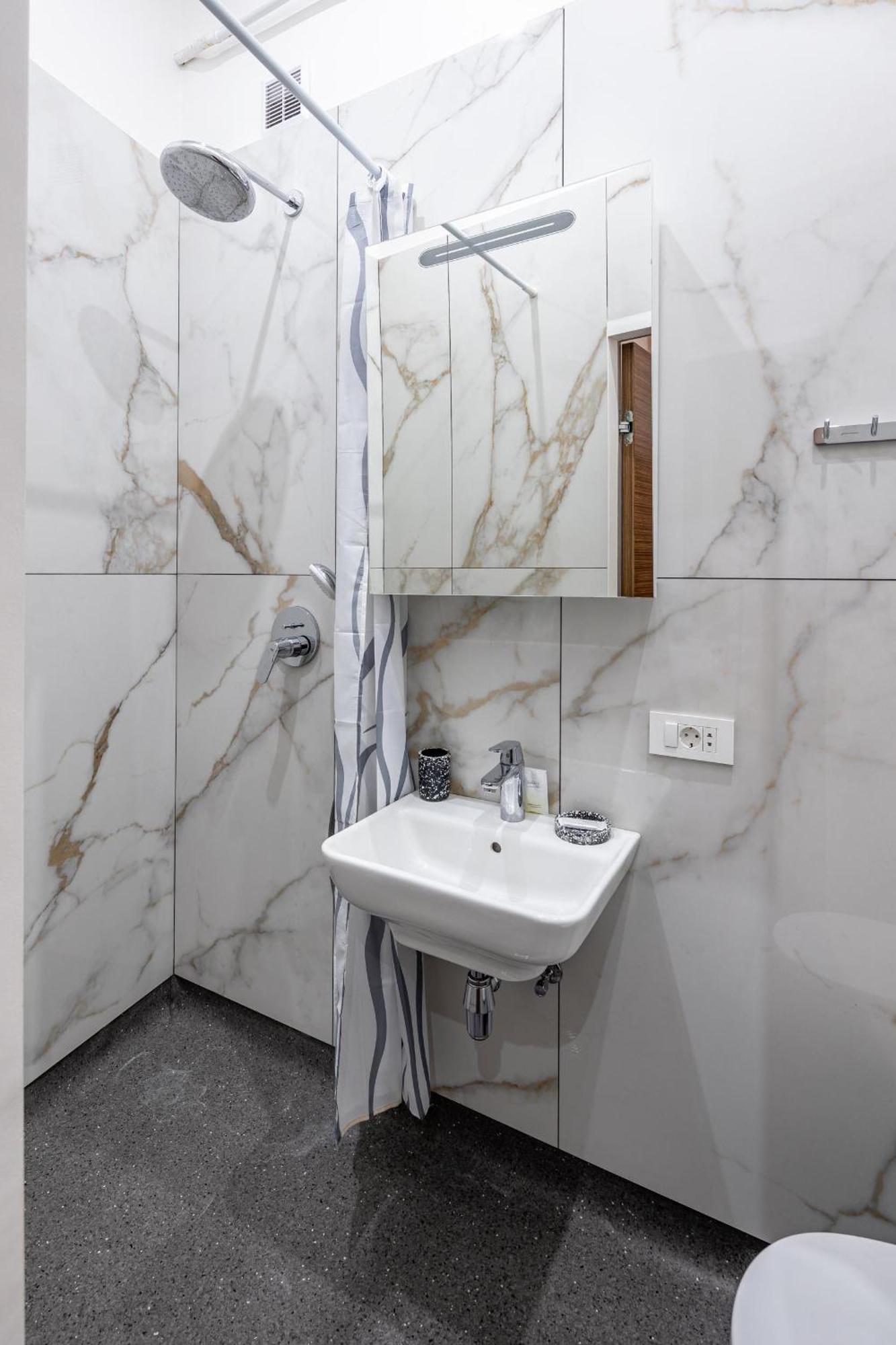 Apartamenty On Knyazya Romana Львів Екстер'єр фото