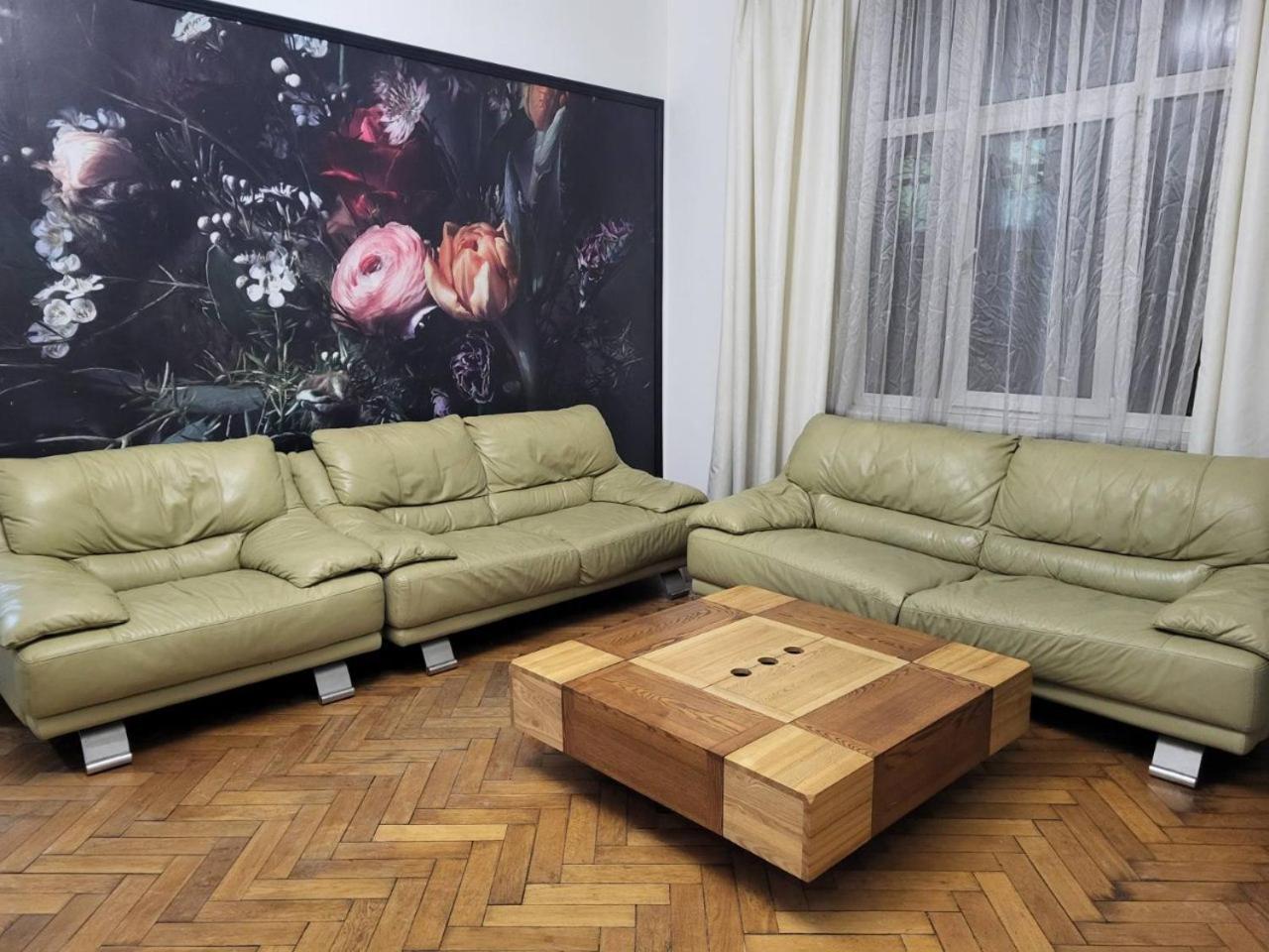 Apartamenty On Knyazya Romana Львів Екстер'єр фото