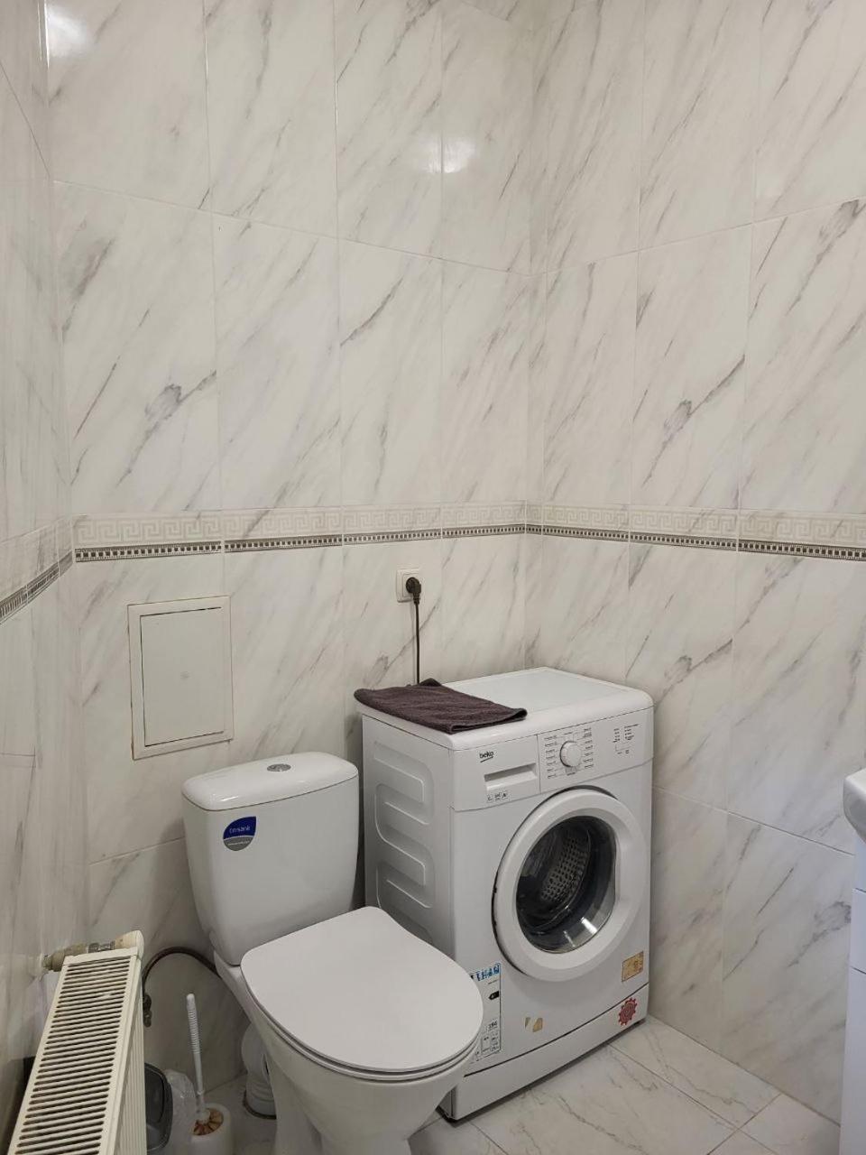 Apartamenty On Knyazya Romana Львів Екстер'єр фото