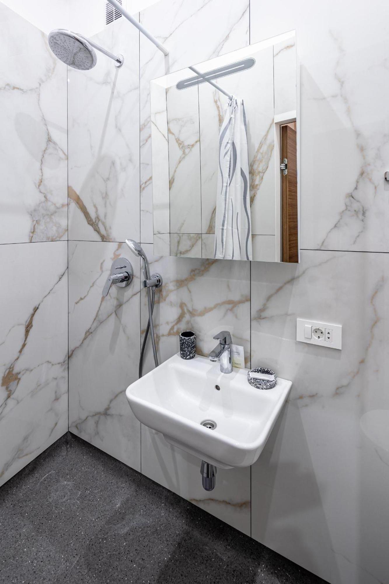 Apartamenty On Knyazya Romana Львів Екстер'єр фото